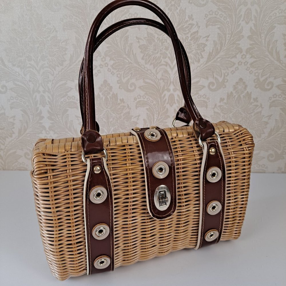 Coated Straw Box Handbag with Double Handles Turnlock Closure Made in Hong Kong